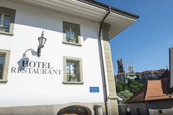 Le Sauvage, Primary image