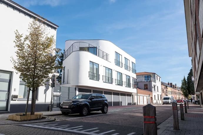 Studio Brussels Airport, Primary image