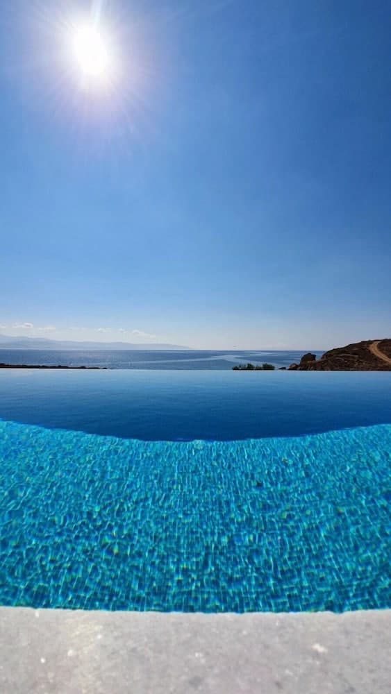 Glymar, Primary image