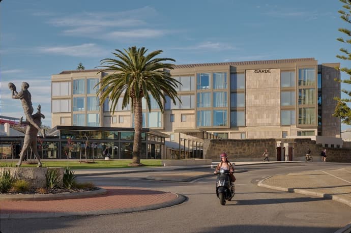 Garde Hotel and Warders Cottages, Primary image