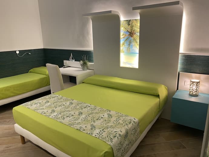 Room in B&B - Triple Room in B&b - a Stone's Throw From the sea, Primary image