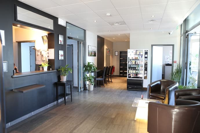 Adonis Paris Sud, Primary image