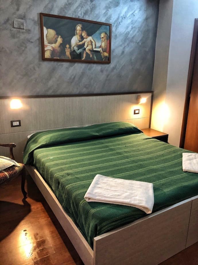 Populus, Primary image