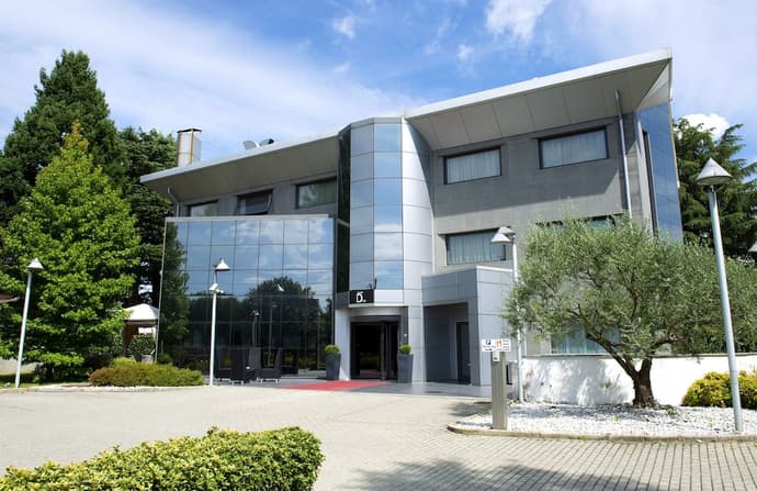 Hotel D120, Primary image