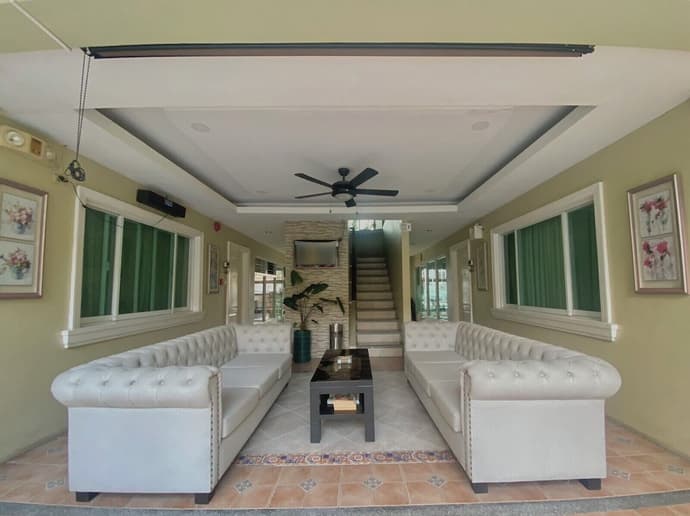 Prism Hotel, Primary image