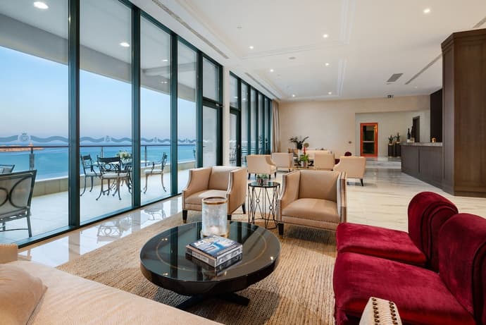 Royal Princess Hotel, Primary image