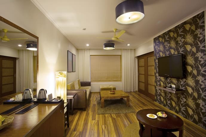 The HQ, Primary image