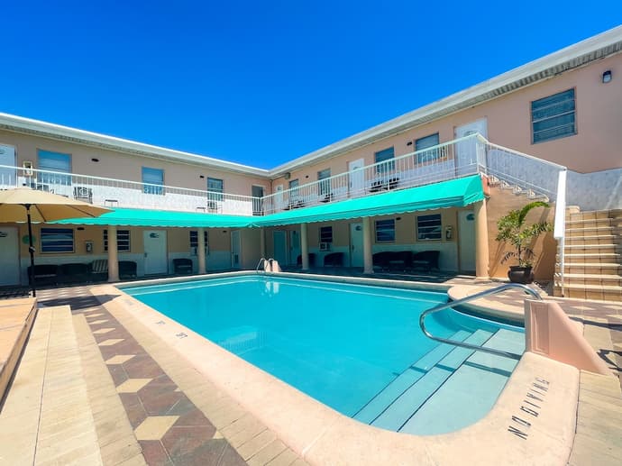 Hollywood Beach Blue Wave, Primary image