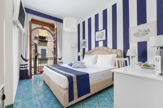 Hotel Herculaneum, Primary image