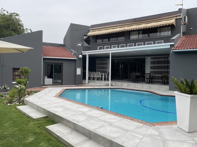 Marion Lodge, Primary image