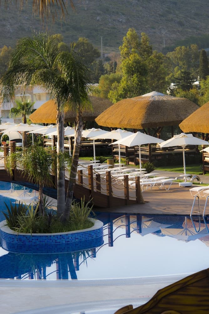 Sentido Bellazure, Primary image