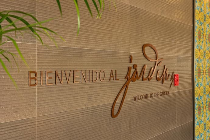 Hilton Garden Inn Sevilla, Interior entrance