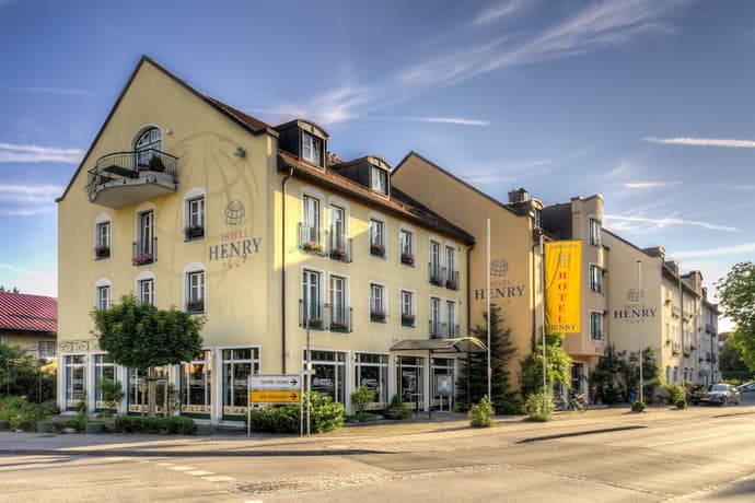 Hotel Henry, Primary image