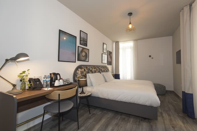 Lady Todd, Primary image