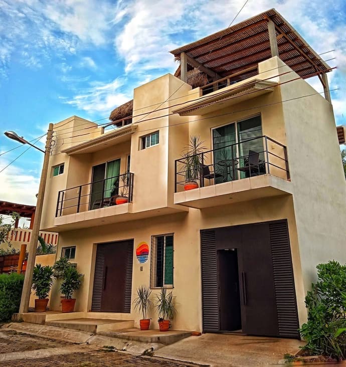 Carri Surf Studio, Primary image