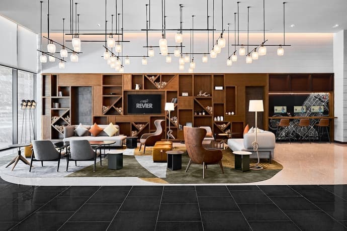 Revier Dubai, Primary image