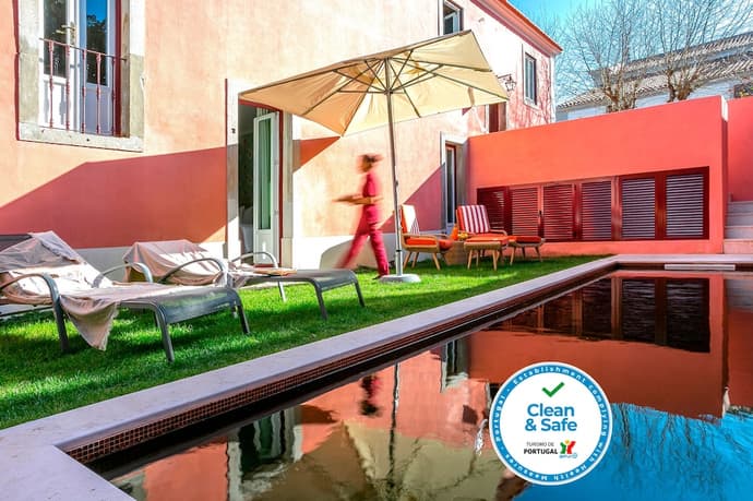 Rosegarden Essence Sintra, Primary image