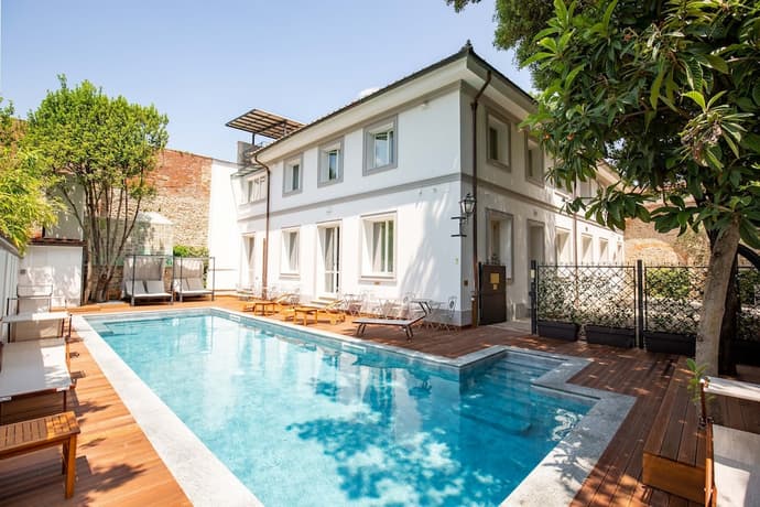 Villa Tortorelli, Primary image