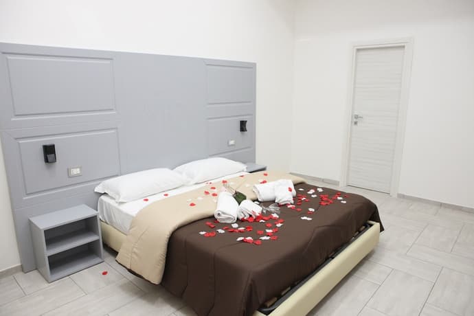 Hotel Casablanca, Primary image