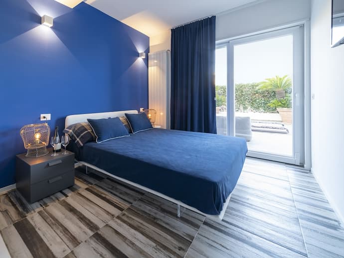 B&B Nel Blu, Primary image