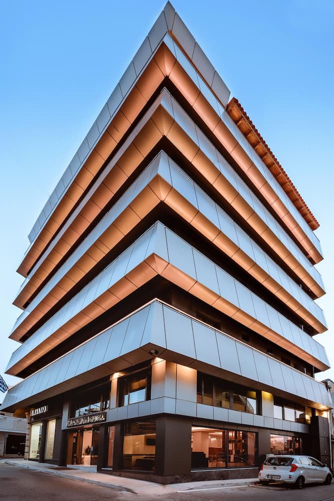 Iraklion Hotel, Primary image