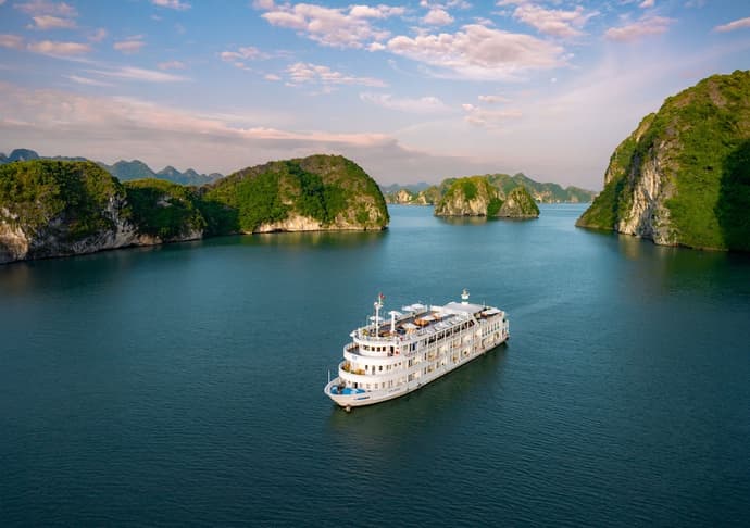 The Au Co Cruises, Primary image