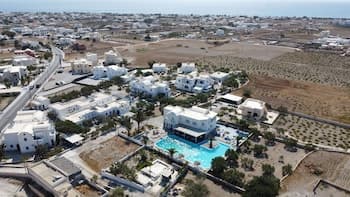 Perissa Hotel, Primary image