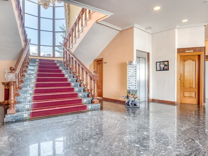 Emperatriz III, Primary image