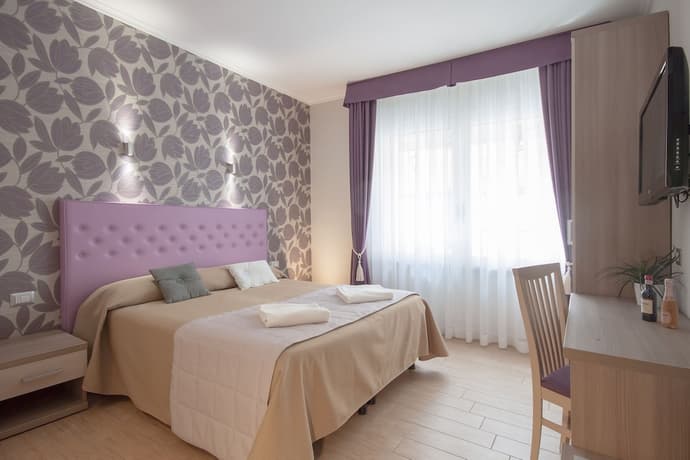 Rome King Suite, Primary image