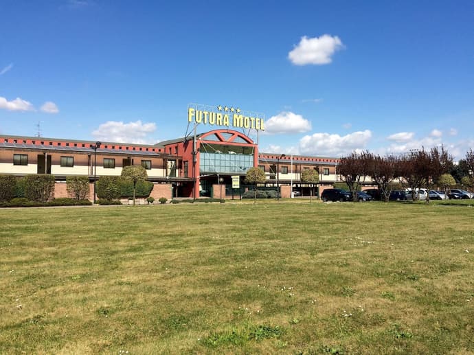 Futura Motel, Primary image