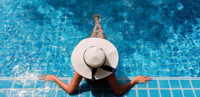 Hotel Tropical, Primary image