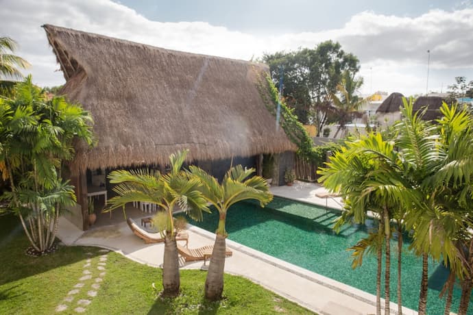 Villas H2O, Primary image