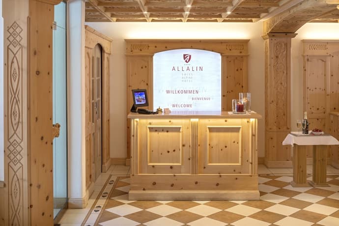 Swiss Alpine Hotel Allalin, Reception