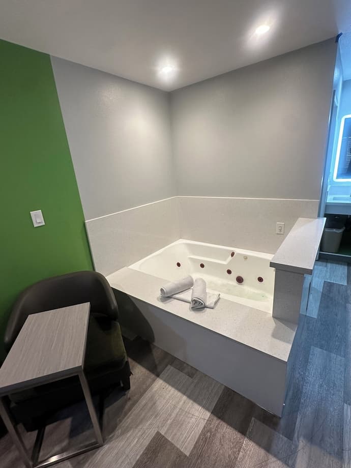 Garden Inn, Primary image