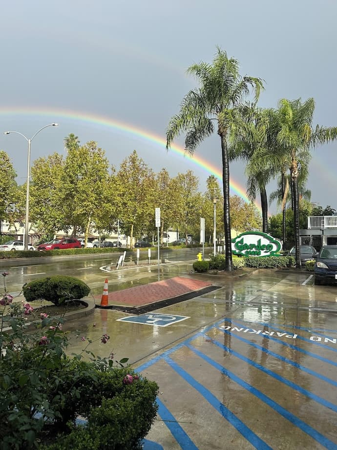 Garden Inn, Primary image