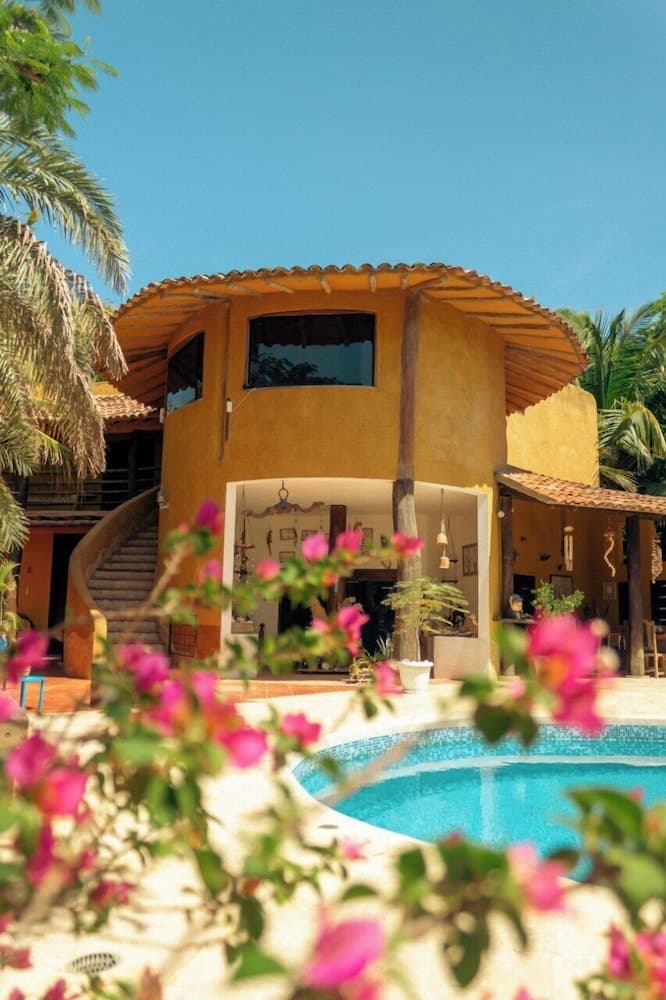 Stevie WonderLand, Primary image