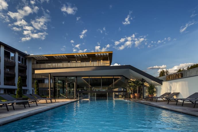 Hotel Petrus, Primary image