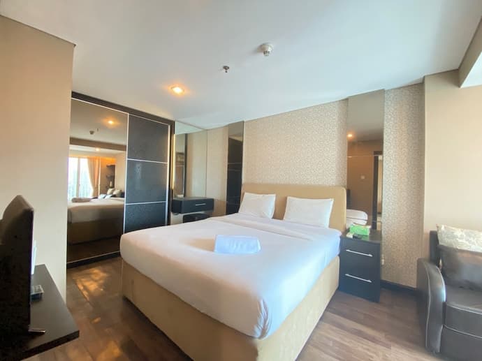 Deluxe & Well Appointed 2BR at El Royale Apartment, Room