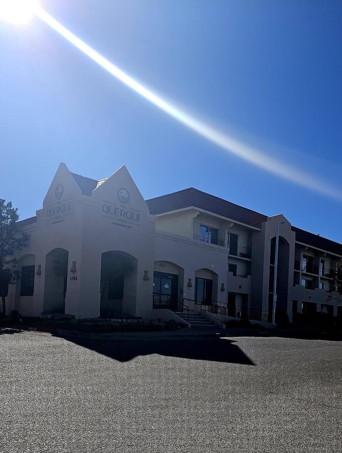 The Querque Hotel, Primary image