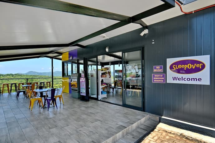 Sleepover KMIA, Primary image