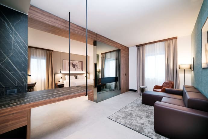 Radisson Hotel Nola Naples, Primary image