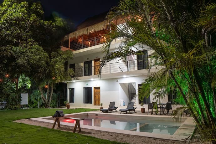 Hotel Makech, Primary image