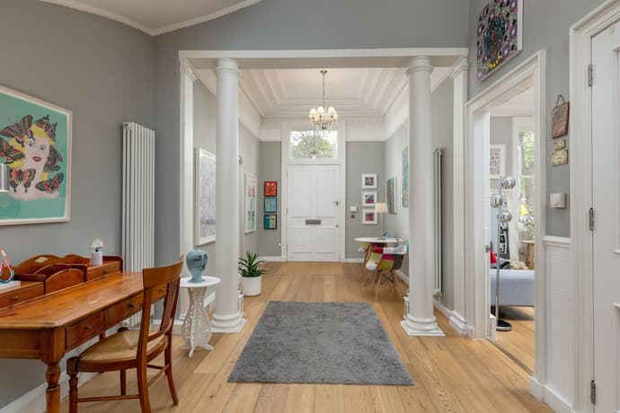 Crescent House, Primary image