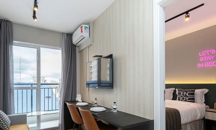 Smart Charlie Consolação, Primary image