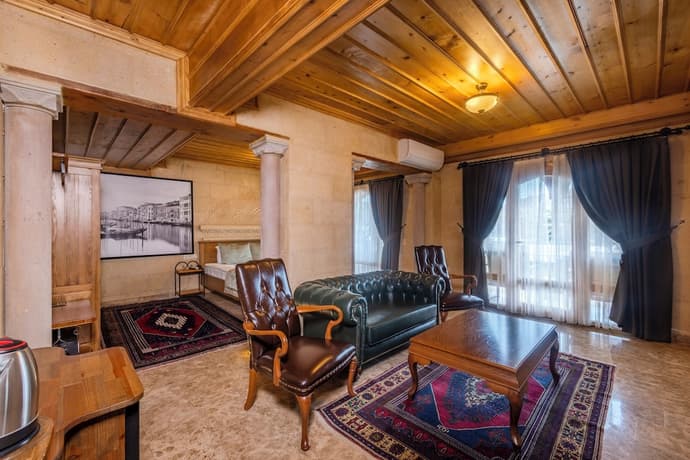 Cratus Stone Palace, Primary image