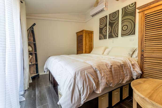 Apartment With Charming Patio+ BBQ Near Beach! Util's, Room