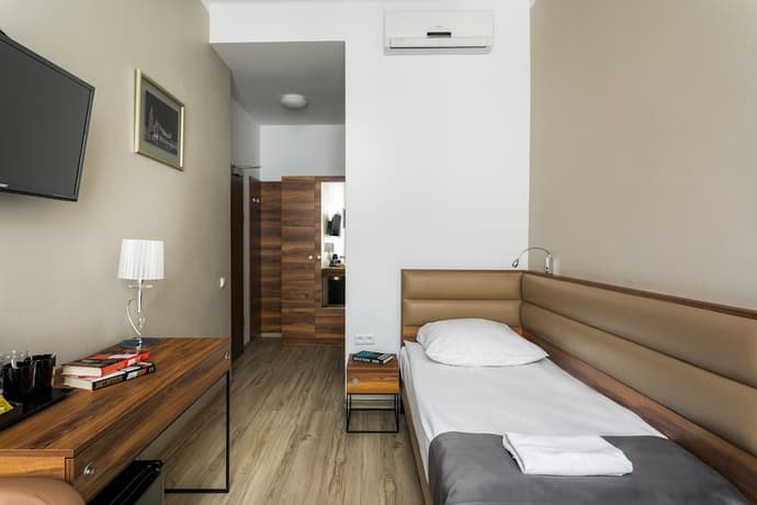 G12 Aparthotel, Room