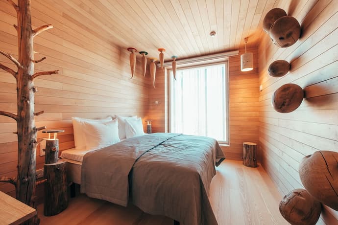 Hotel AX, Primary image