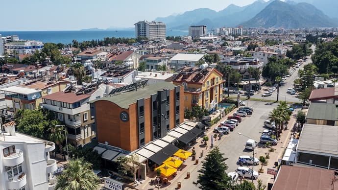 Der Inn Hotel, Primary image