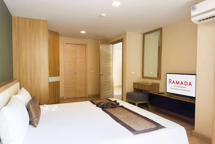 Ramada Ekamai, Primary image